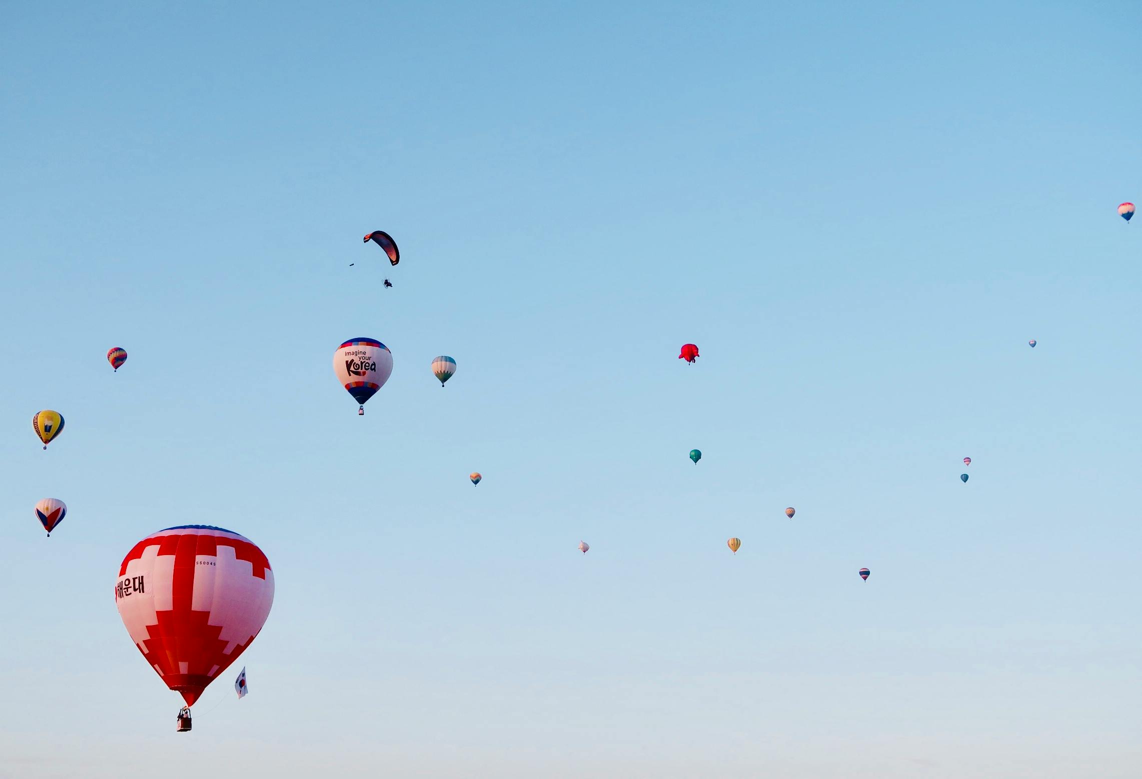 Foto de Mikka: https://www.pexels.com/es-es/foto/globos-aerostaticos-1025990/